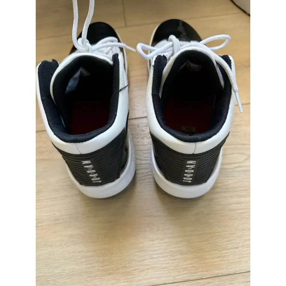 Jordan Max Aura 2 Concord White Black Gym Red CK6636-102 Men's Size 10.5